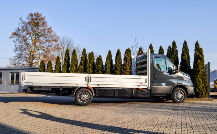  Zabudowa skrzyniowa na podwoziu Iveco Daily