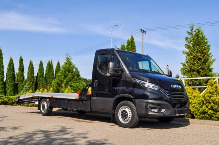 Czarne Iveco Daily Obrazek 2