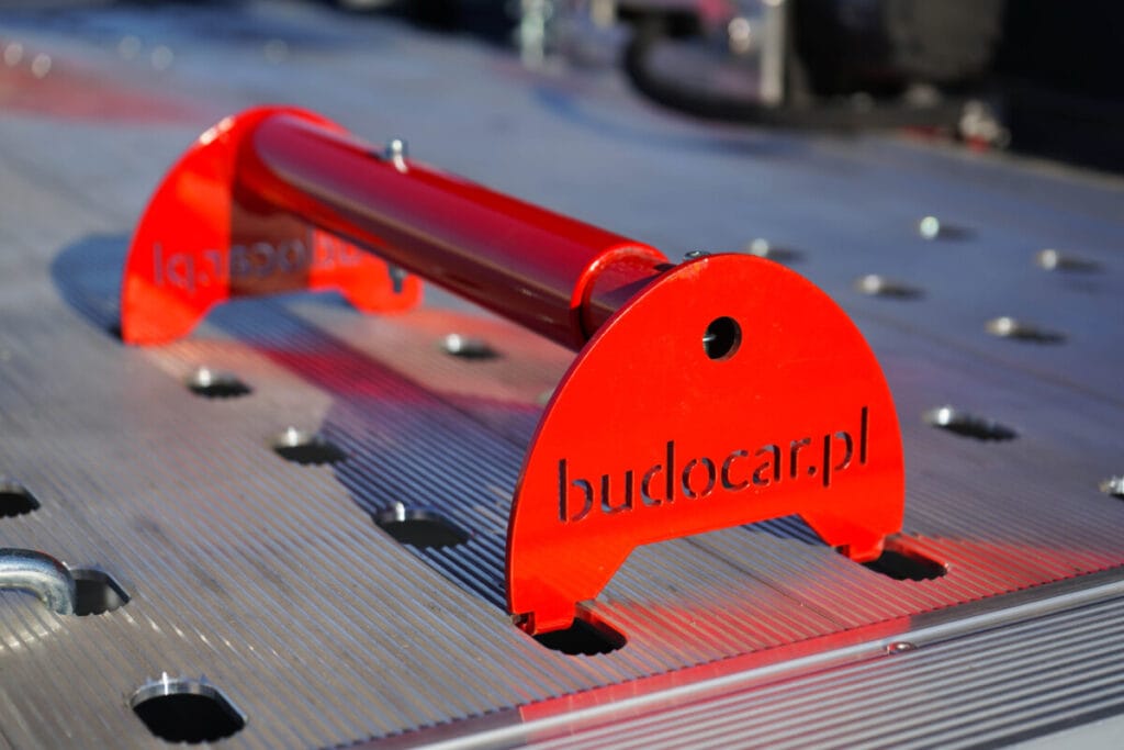 Obrazek Czerwonego Klinu Blokującego Koła